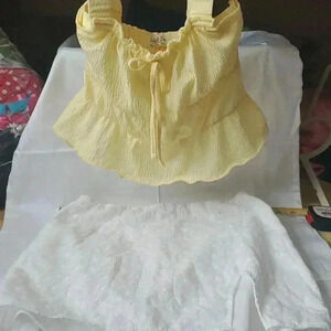 ☆☆☆Mini white skirt with yellow top